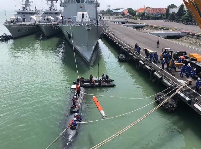 Kapal Selam Otonom Tanpa Awak (KSOT) karya PT PAL yang mendapat menghargaan ASEAN Outstanding Engineering Achievement Project. Sumber foto: PT PAL Indonesia Kapal Selam Otonom Tanpa Awak (KSOT) karya PT PAL yang mendapat menghargaan ASEAN Outstanding Engineering Achievement Project. Sumber foto: PT PAL Indonesia