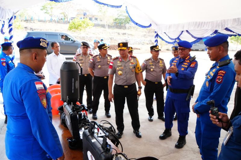 Kapolda NTT Irjen Pol. Reza Arief Dewanto berkunjung ke Polairud Polda NTT. Sumber foto: Antara Kapolda NTT Irjen Pol. Reza Arief Dewanto berkunjung ke Polairud Polda NTT. Sumber foto: Antara
