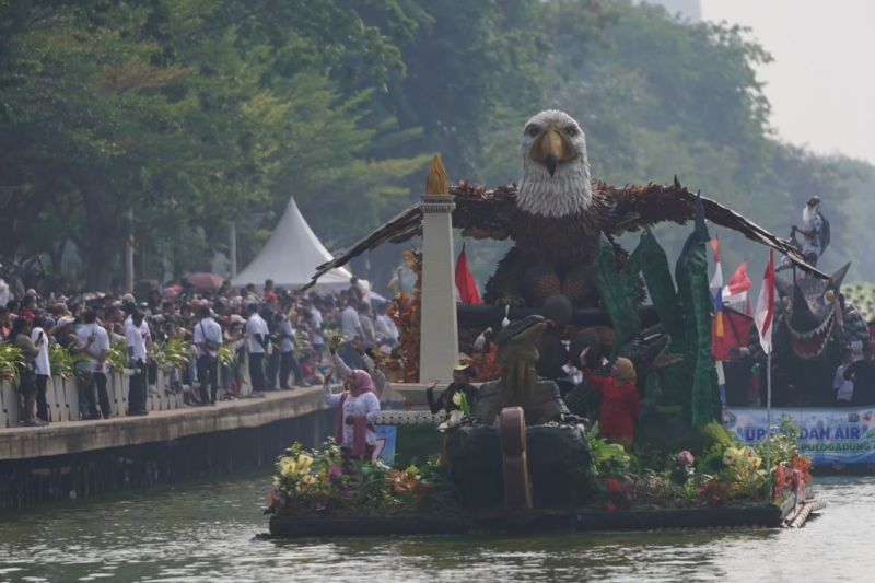 Perahu hias berlayar di Danau Sunter, Tanjung Priok, Jakarta Utara, dalam Festival Cilung (Cinta Lingkungan) 2026, Minggu (18/10/2026). Sumber foto: Antara Perahu hias berlayar di Danau Sunter, Tanjung Priok, Jakarta Utara, dalam Festival Cilung (Cinta Lingkungan) 2026, Minggu (18/10/2026). Sumber foto: Antara