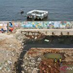 Tanggul laut di Muara Baru, Penjaringan, Jakarta, Kamis (8/1/2026). Sumber foto: Antara