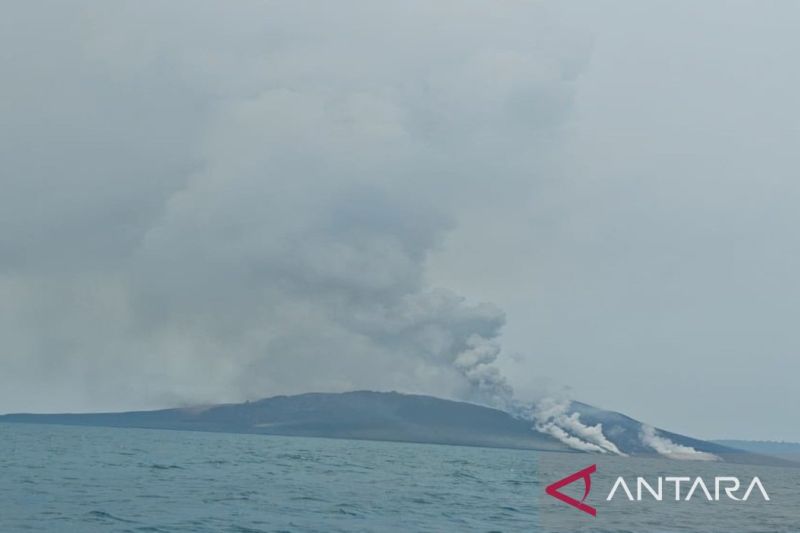 Ilustrasi: Aktivitas Gunung Anak Krakatau di Perairan Selat Sunda, Kabupaten Lampung Selatan Sumber foto: Antara
