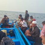 16 penumpang yang terombang ambing di lautan berhasil diselamatkan Basarnas Ternate, di Perairan Halmahera Selatan, Maluku Utara. Sumber foto: Antara