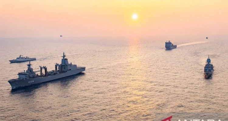 Ilustrasi - Kapal perang Indonesia dan Australia saat latihan bersama di Perairan Utara Pulau Bali. Minggu (18/10/2026). Sumber foto: Antara