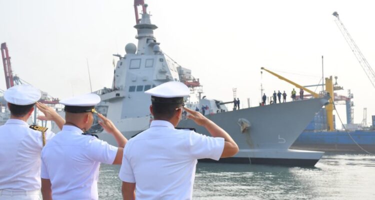 Fregat Italia, ITS ITS Giovanni Delle Bande Nere-P434 berkunjung ke Tanjung Priok. Sumber foto: Dinas Penerangan Kodaeral III