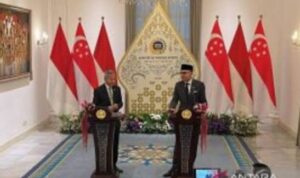 Menteri Luar Negeri (Menlu) RI Arrmanatha Nasir (kanan) dalam pernyataan pers bersama Menlu Singapura Vivian Balakrishnan di Kementerian Luar Negeri RI Jakarta pada Selasa (27/10/2026). Sumber foto: Antara Menteri Luar Negeri (Menlu) RI Arrmanatha Nasir (kanan) dalam pernyataan pers bersama Menlu Singapura Vivian Balakrishnan di Kementerian Luar Negeri RI Jakarta pada Selasa (27/10/2026). Sumber foto: Antara