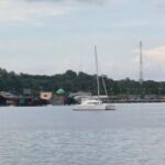 Kapal layar (yacht) luar negeri berlabuh di perairan Kampung Bugis, Kota Tanjungpinang, Provinsi Kepri, Kamis (29/10/2026). Sumber foto: Antara