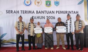 KKP Serahkan Bantuan Alat Pengolahan Ikan di Pandeglang
