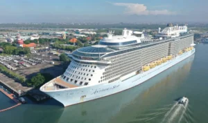 Ilustrasi - Kapal besar di Pelabuhan Benoa yakni kapal pesiar Anthem of the Seas dengan panjang 348 meter di Denpasar, Bali, Jumat (28/2/2025). Sumber foto: Antara Ilustrasi - Kapal besar di Pelabuhan Benoa yakni kapal pesiar Anthem of the Seas dengan panjang 348 meter di Denpasar, Bali, Jumat (28/2/2025). Sumber foto: Antara