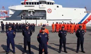 Kapal penjaga pantai Filipina sedang dilepas untuk mengikuti latihan di Bitung, Sulawesi Utara. Sumber foto: indomaritim.com/PCG Kapal penjaga pantai Filipina sedang dilepas untuk mengikuti latihan di Bitung, Sulawesi Utara. Sumber foto: indomaritim.com/PCG