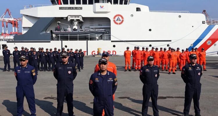 Kapal penjaga pantai Filipina sedang dilepas untuk mengikuti latihan di Bitung, Sulawesi Utara. Sumber foto: indomaritim.com/PCG