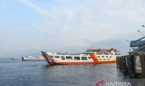Aktivitas kapal feri di penyeberangan Ketapang (Banyuwangi)-Gilimanuk (Bali). Sumber foto: Antara Aktivitas kapal feri di penyeberangan Ketapang (Banyuwangi)-Gilimanuk (Bali). Sumber foto: Antara