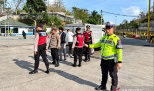 Personel Satgas Operasi Mandalika Rinjani melakukan pengamanan jelang gelaran MotoGP di kawasan Pelabuhan Lembar, Lombok Barat, NTB, Rabu (7/10/2026). Sumber foto: Antara Personel Satgas Operasi Mandalika Rinjani melakukan pengamanan jelang gelaran MotoGP di kawasan Pelabuhan Lembar, Lombok Barat, NTB, Rabu (7/10/2026). Sumber foto: Antara