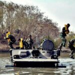 Perwira siswa Marinir berlatih Peran Peninggalan Ranpur Amfibi. Sumber foto: Dispenal