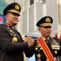 Kapolri Jenderal Pol. Suyudi Ario Seto (kiri) dan Kepala Staf Kepresidenan Jenderal Pol. Listyo Sigit Prabowo (kanan) menjawab pertanyaan wartawan saat jumpa pers setelah acara pelantikan kapolri baru di Istana Negara, Jakarta, Kamis (1/10/2026). Sumber foto: Antara