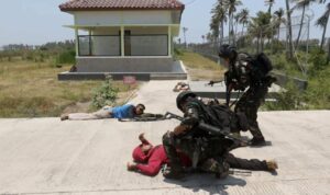 Prajurit Marinir pada latihan bersama tentara Australia di Situbondo. Sumber foto: Dispen Korps Marinir